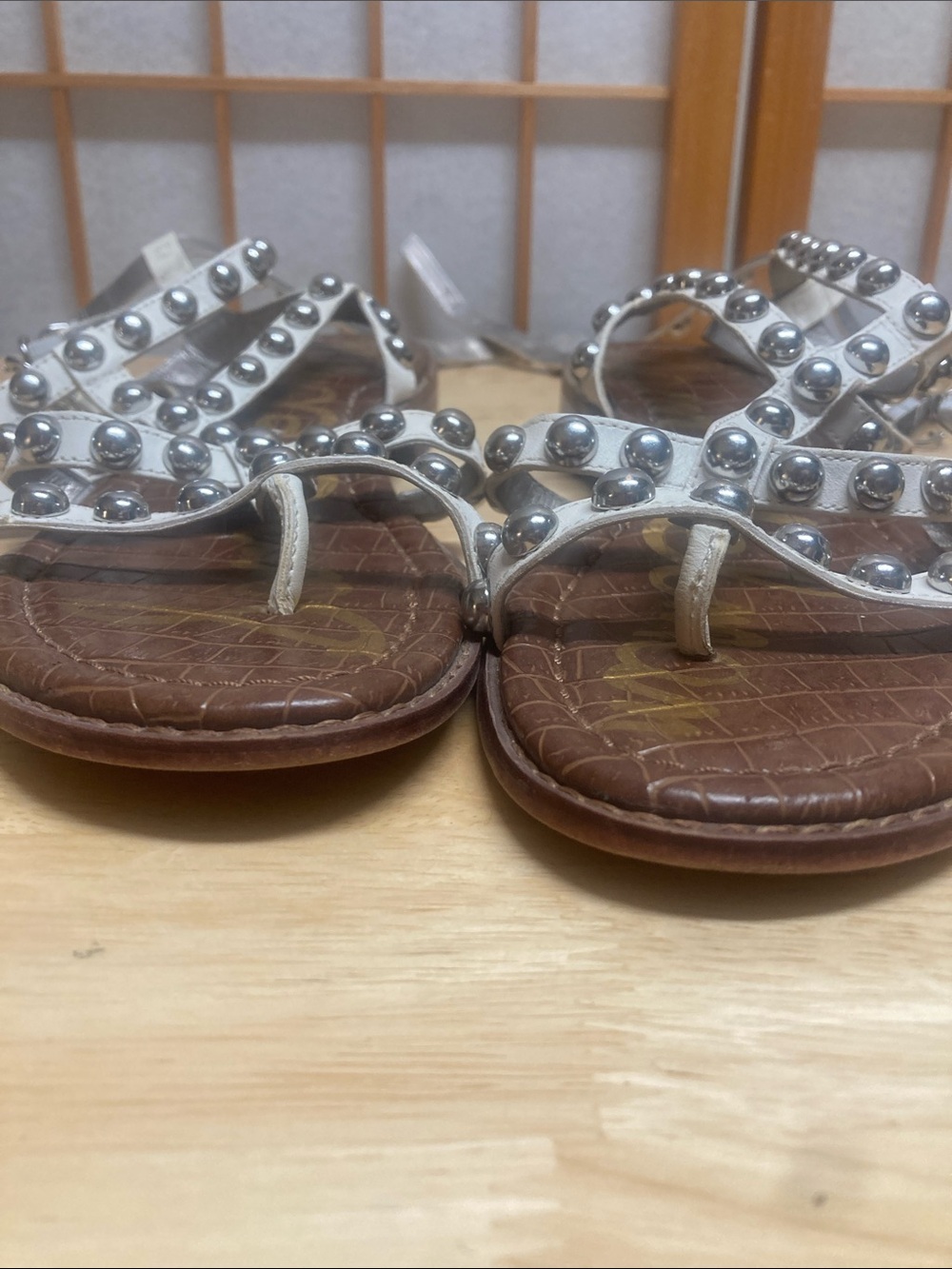 SAM EDELMAN EAVAN STUDDED GLADIATOR
SANDAL WHITE SILVER LEATHER SIZE 8.5 - Picture 11 of 12